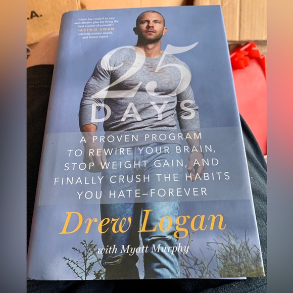 25 DAYS by Drew Logan with Myatt Murphy Hardcover Book - Picture 4 of 8